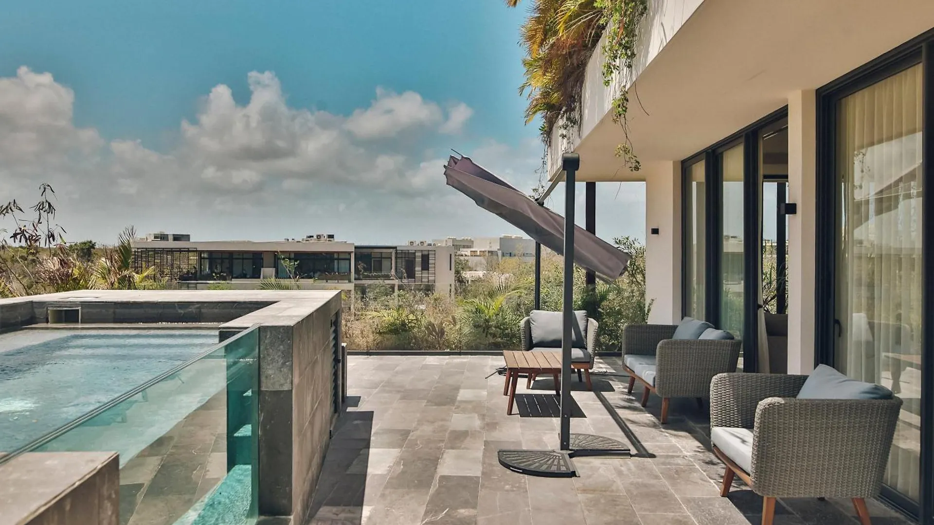 Lux Apartment Free Beach Shuttle,Gym,Private Pool 图卢姆